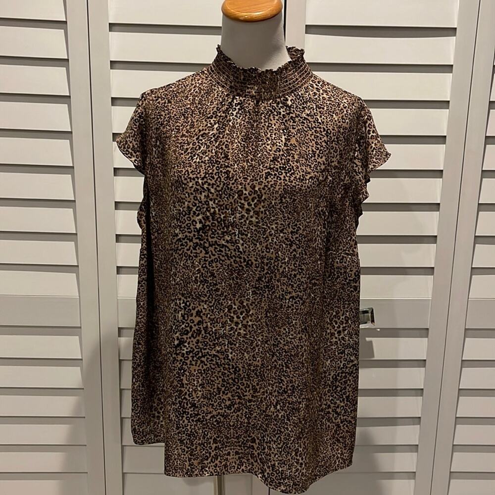 Vince Camuto animal print Top with Ruffle short Sleeves